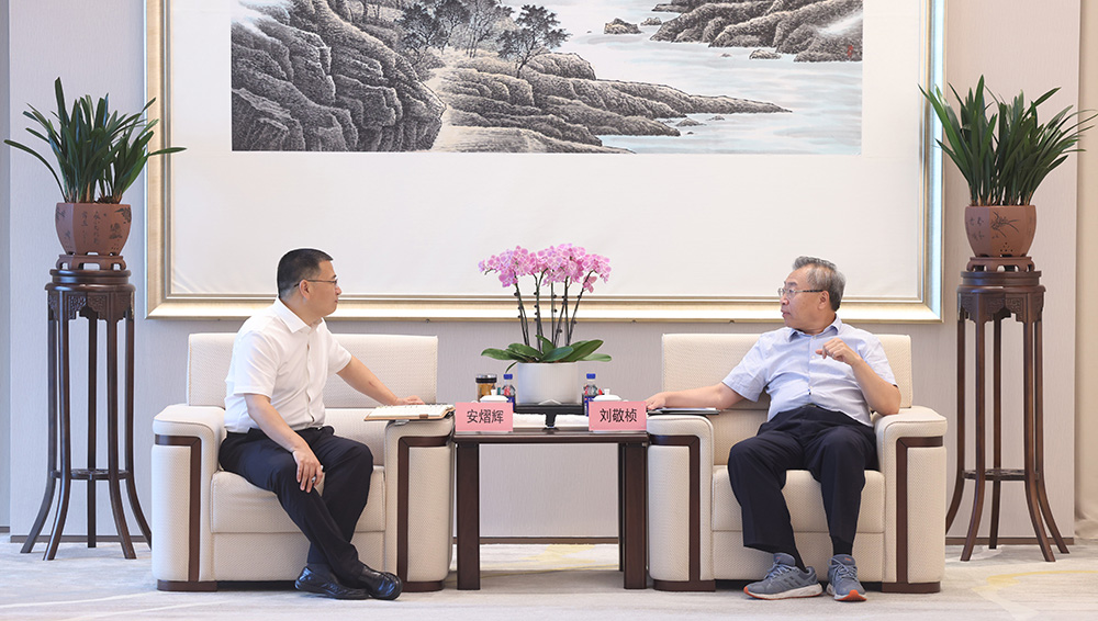 刘敬桢会见河北省涞水县委书记安熠辉
