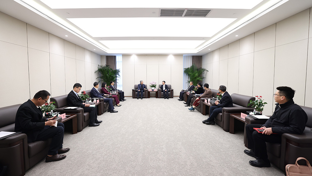 徐鸿会见招商银行党委书记、行长王良