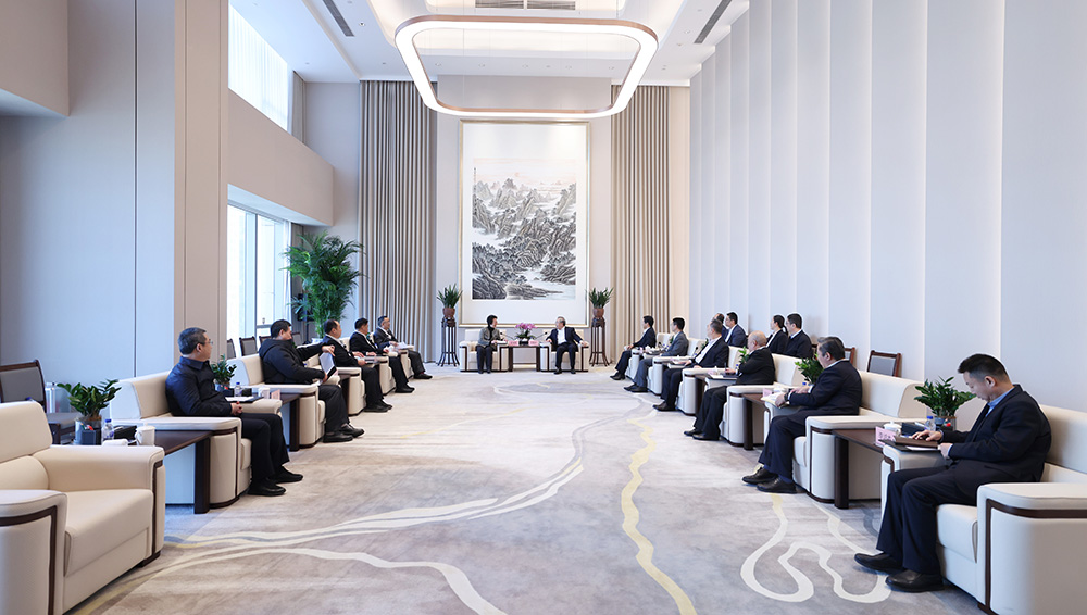 刘敬桢、徐鸿会见吉林省委副书记吴海英