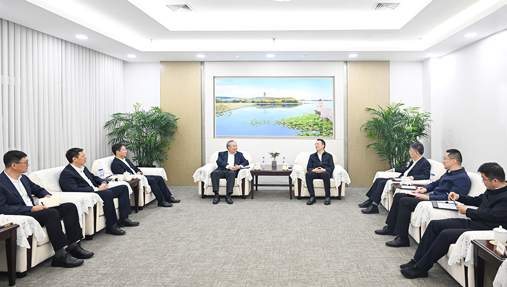 刘敬桢、徐鸿与长春市委副书记、市长顾刚座谈交流