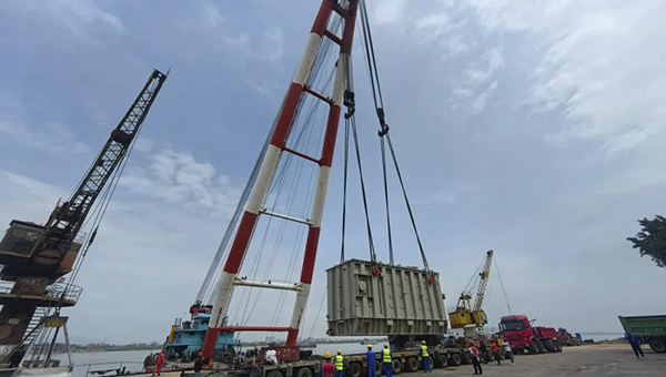 中国物流助力我国首个海陆一体柔直工程“能源心脏”就位