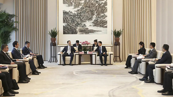 徐鸿会见阿塞拜疆交通和通信控股公司执行董事（首席执行官）沙欣·巴巴耶夫