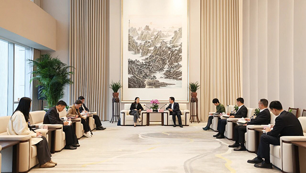 徐鸿会见广汽集团总会计师王丹