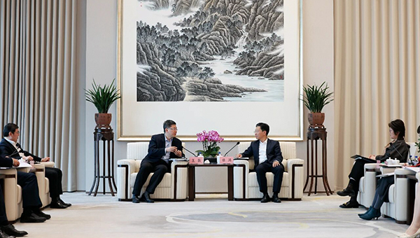 徐鸿会见国家开发银行党委委员、副行长王鹏