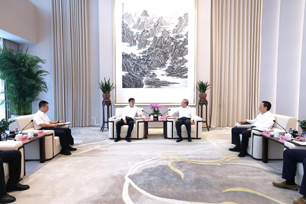 刘敬桢会见新疆维吾尔自治区塔城地委书记支现伟