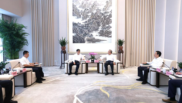 刘敬桢会见新疆维吾尔自治区塔城地委书记支现伟