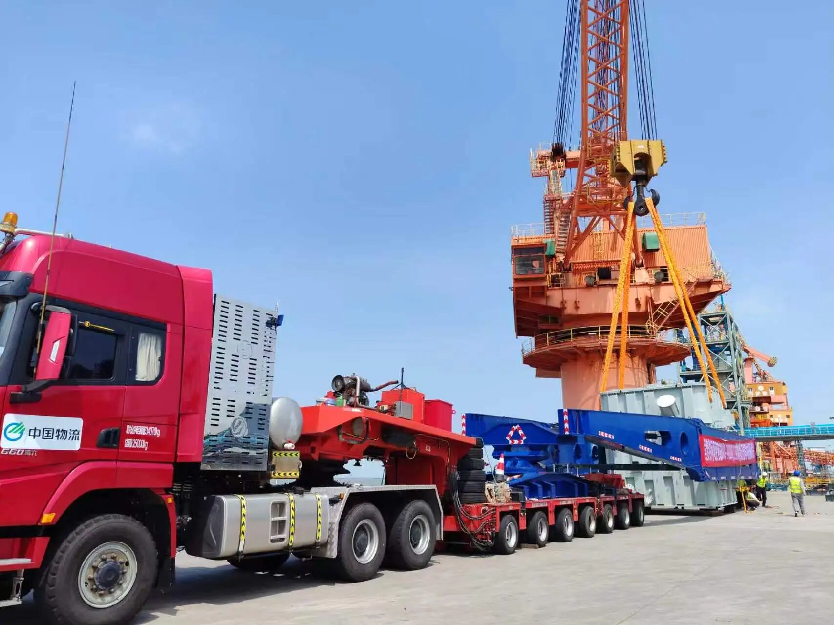中国物流护送“大国重器”上高原